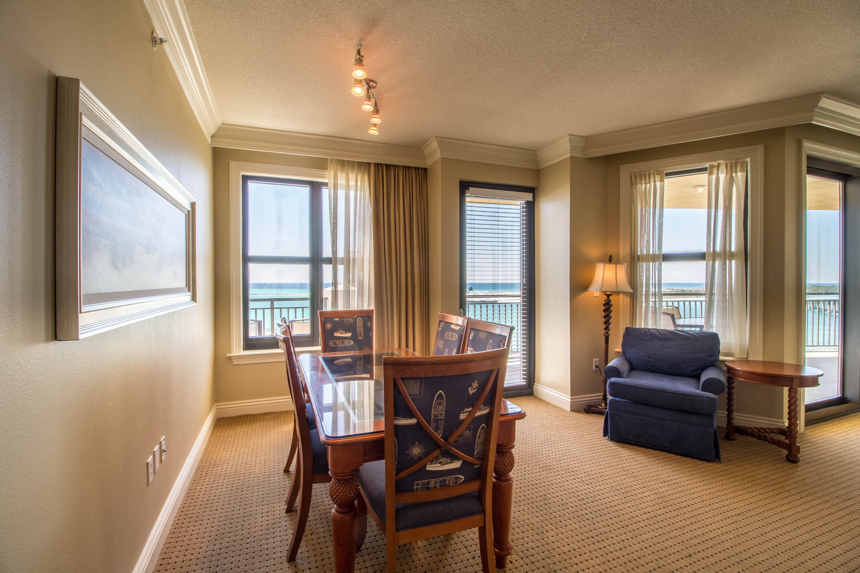 EMERALD GRANDE - Residential