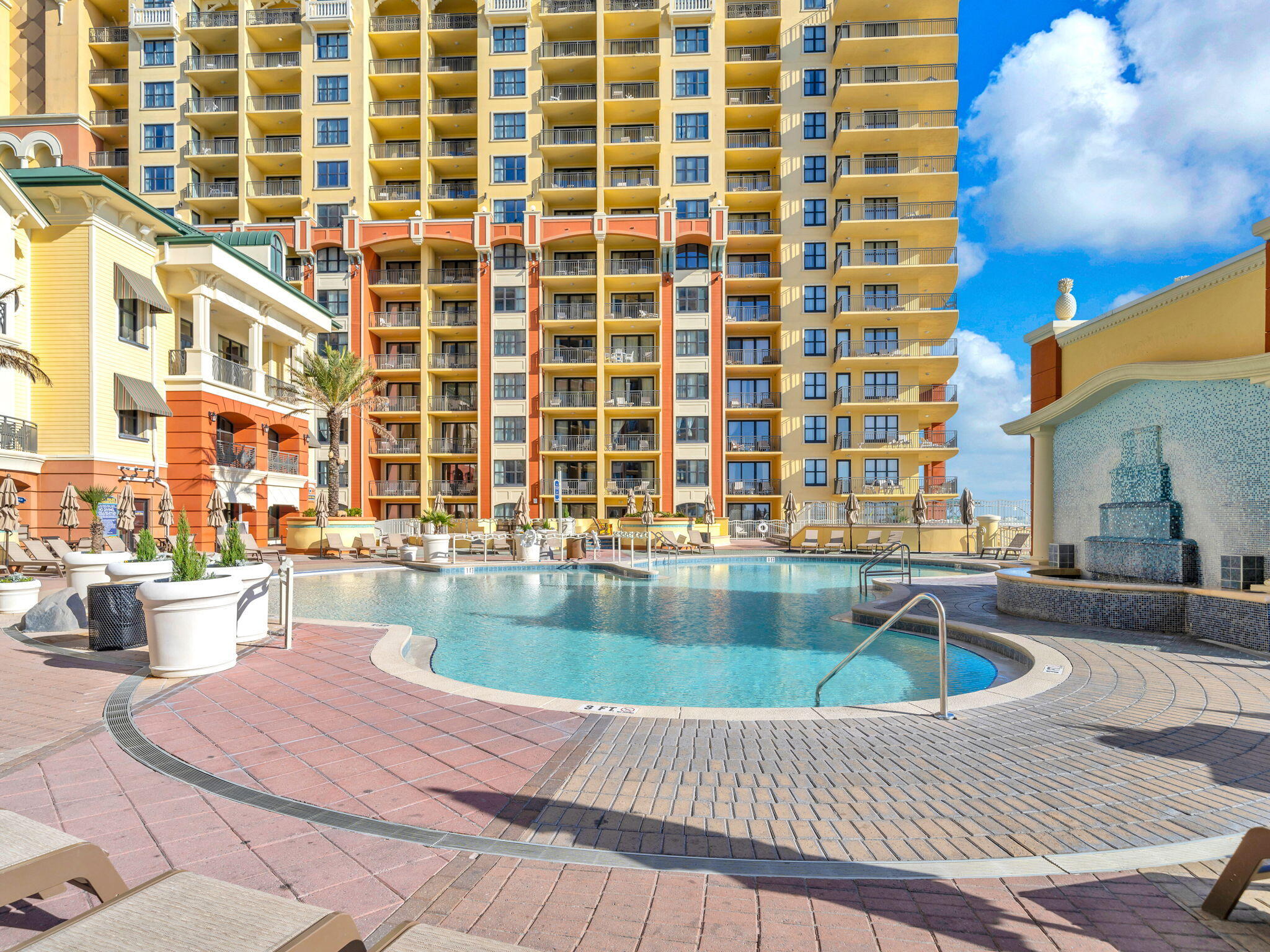 EMERALD GRANDE West - Residential