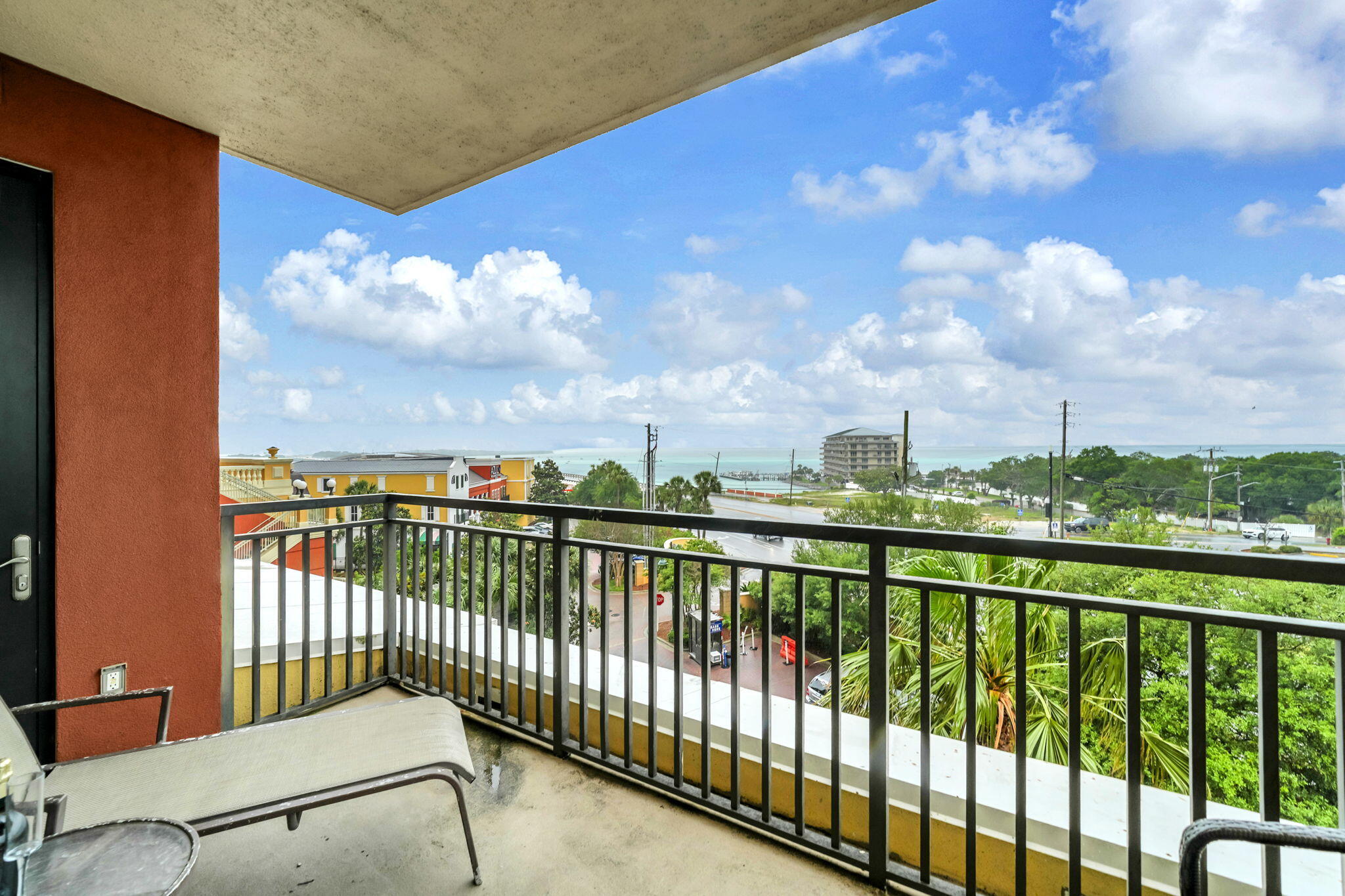 EMERALD GRANDE West - Residential