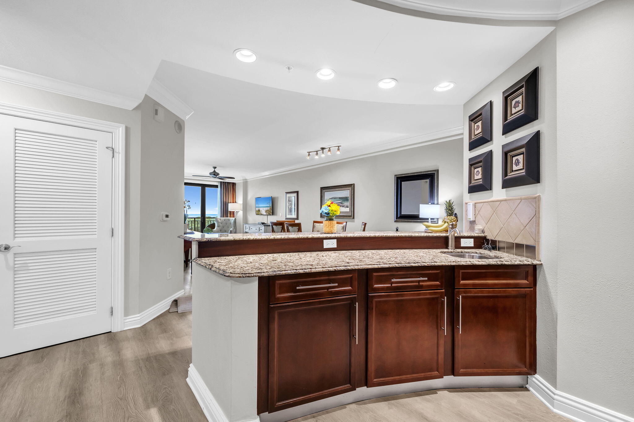 EMERALD GRANDE West - Residential