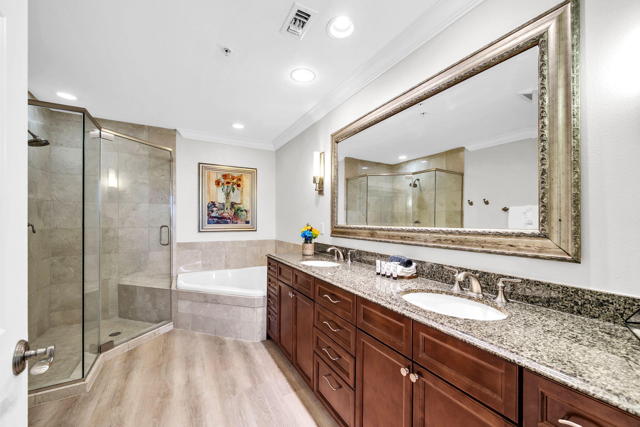 EMERALD GRANDE West - Residential