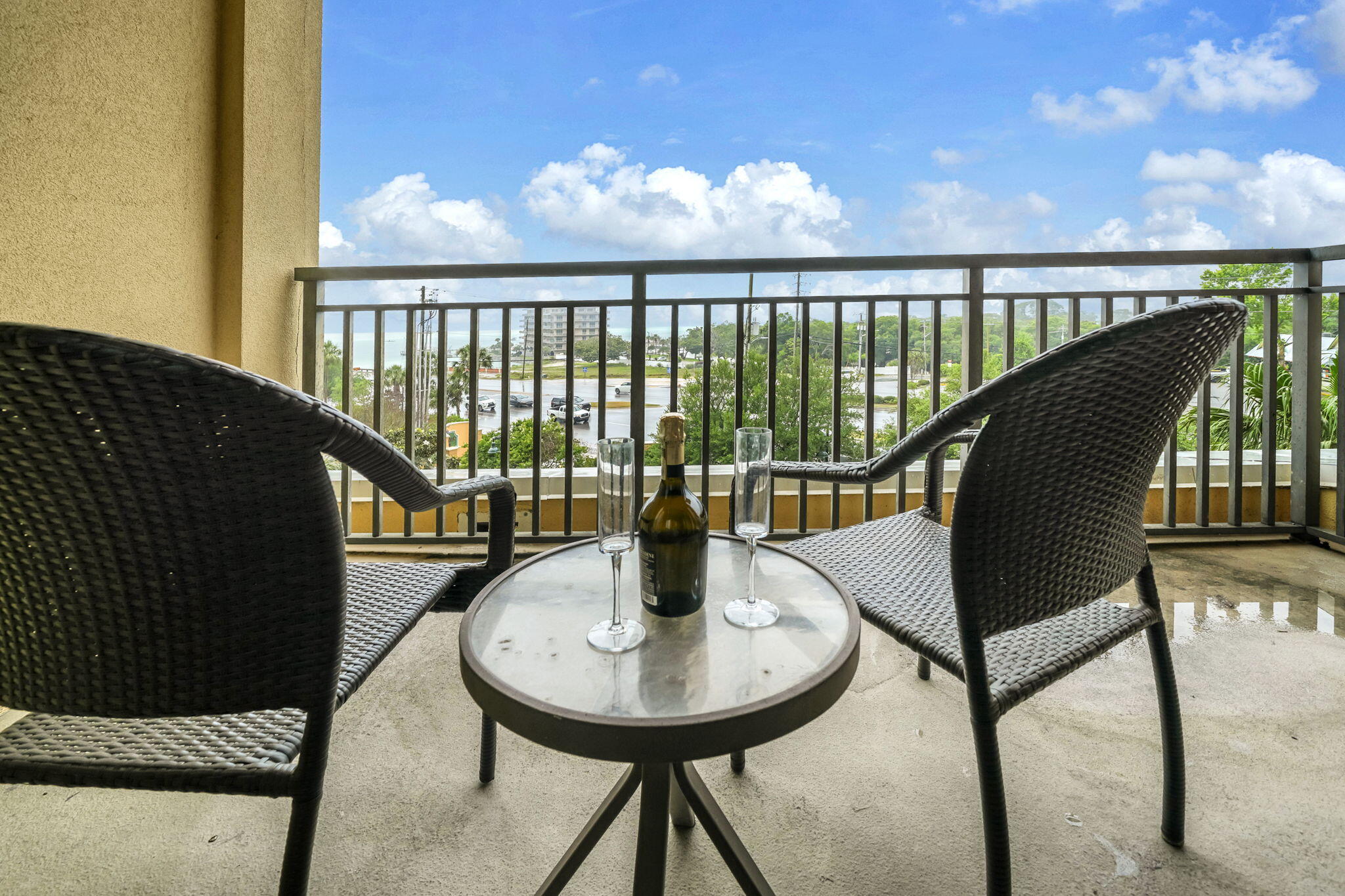 EMERALD GRANDE West - Residential
