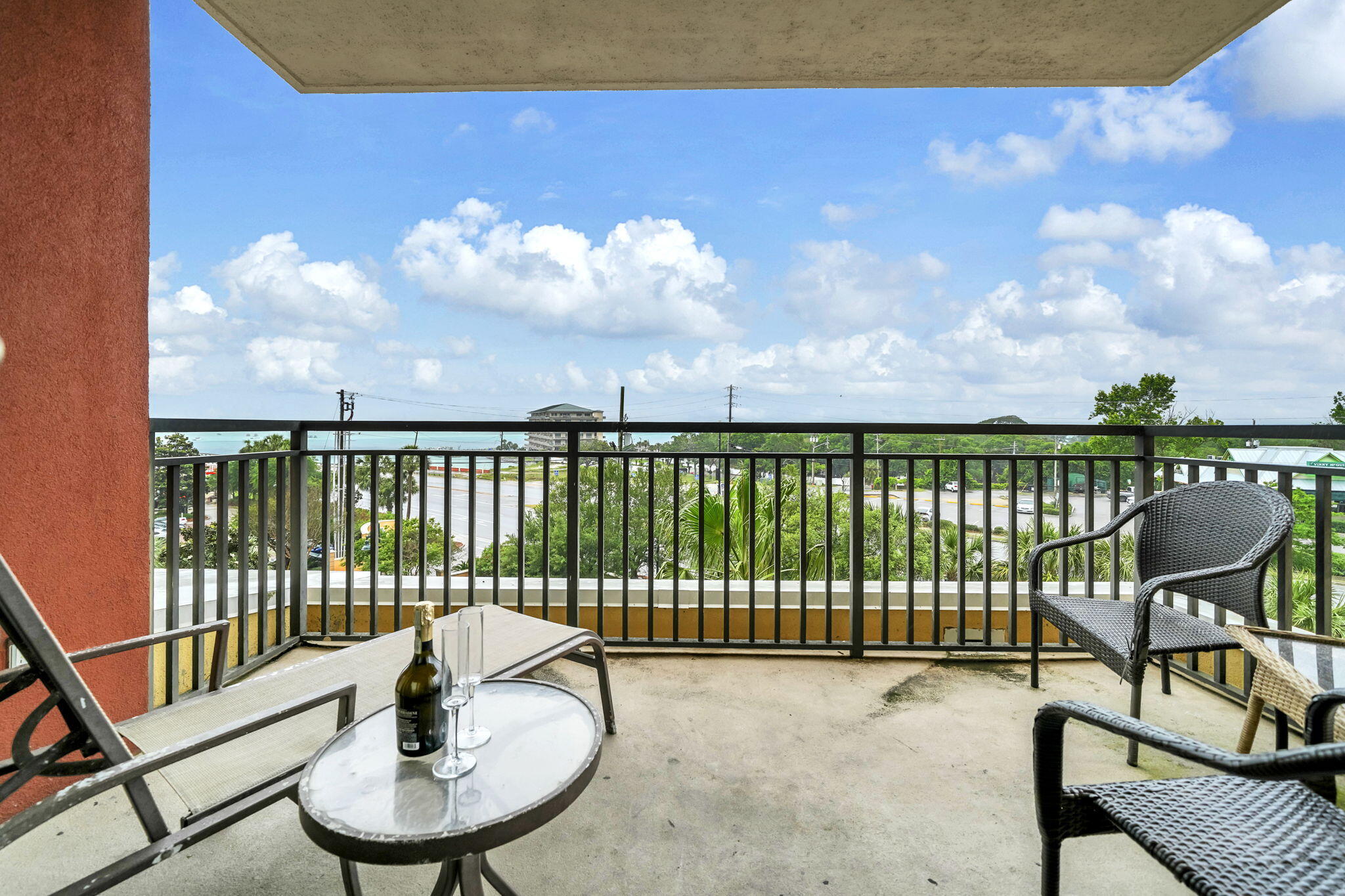 EMERALD GRANDE West - Residential