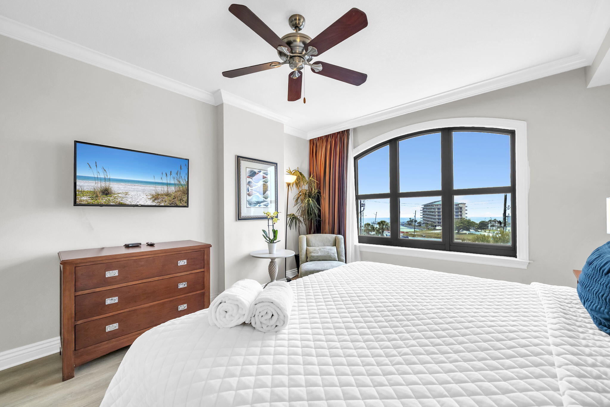 EMERALD GRANDE West - Residential