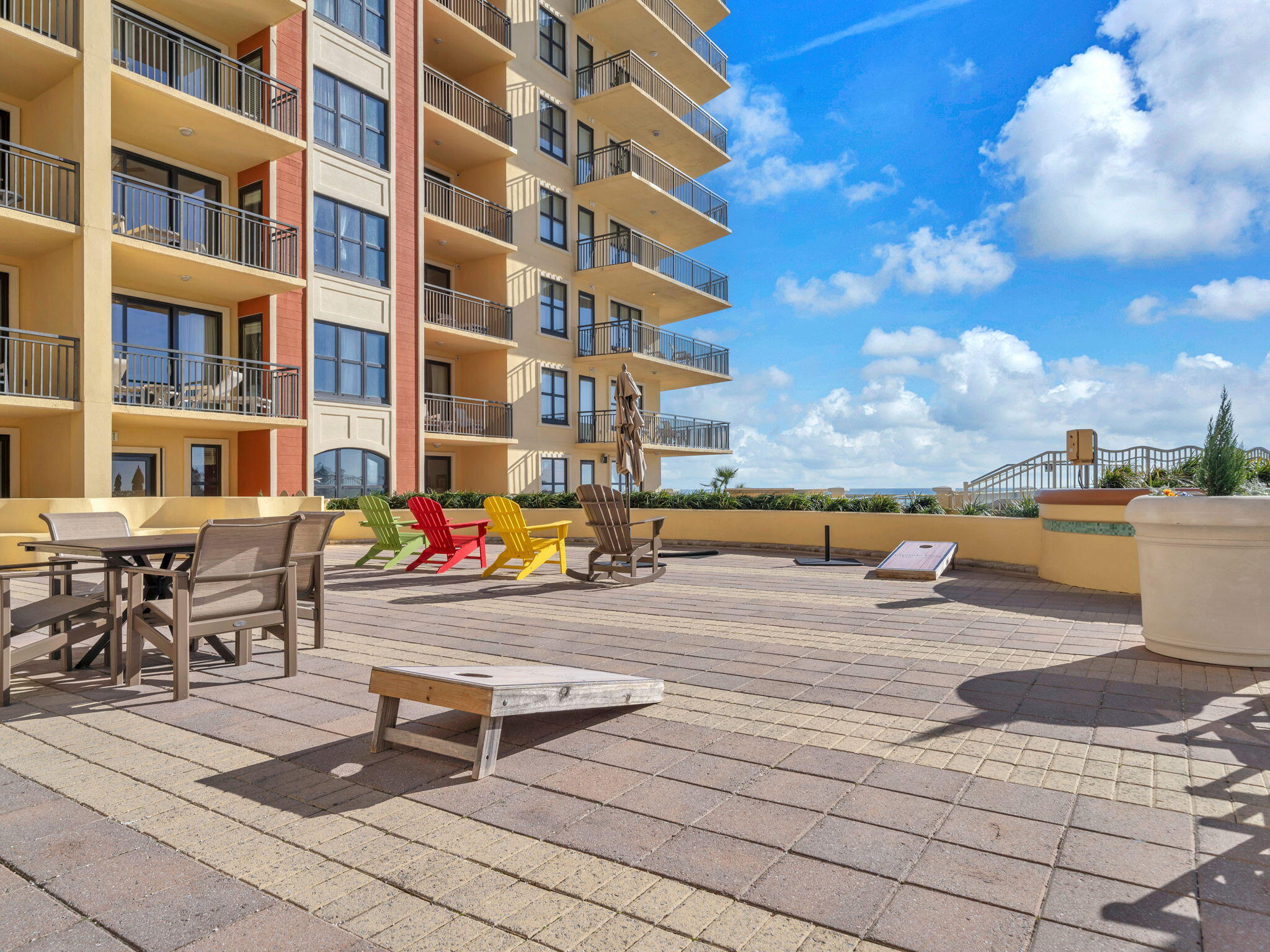 EMERALD GRANDE West - Residential