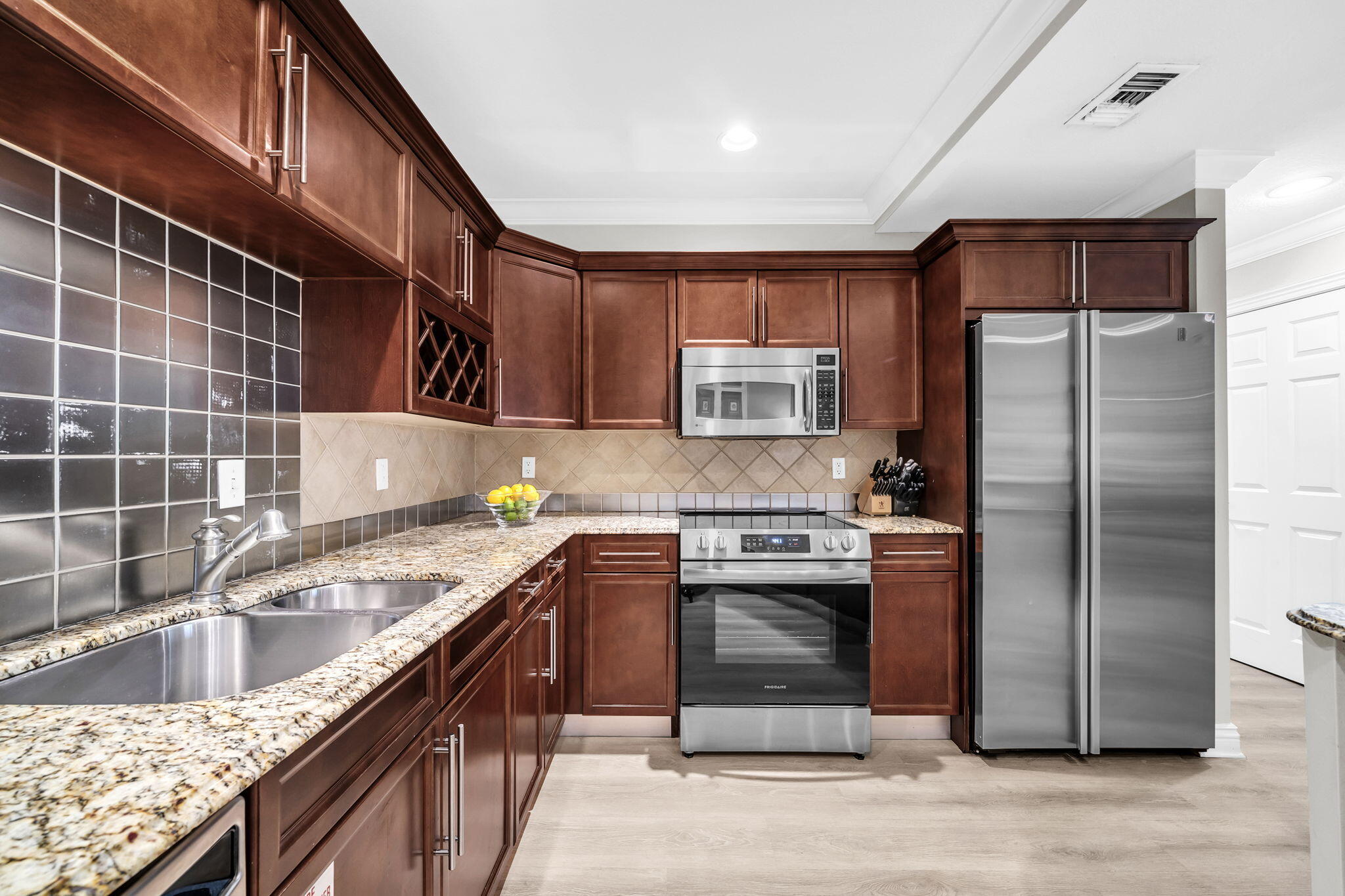 EMERALD GRANDE West - Residential