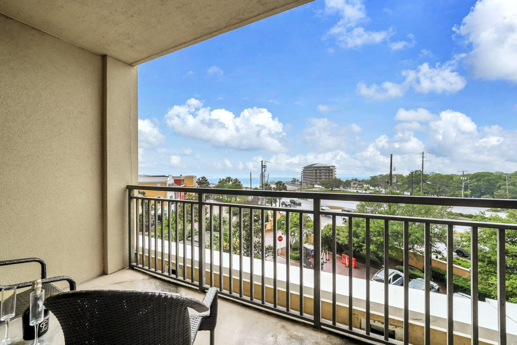 EMERALD GRANDE West - Residential