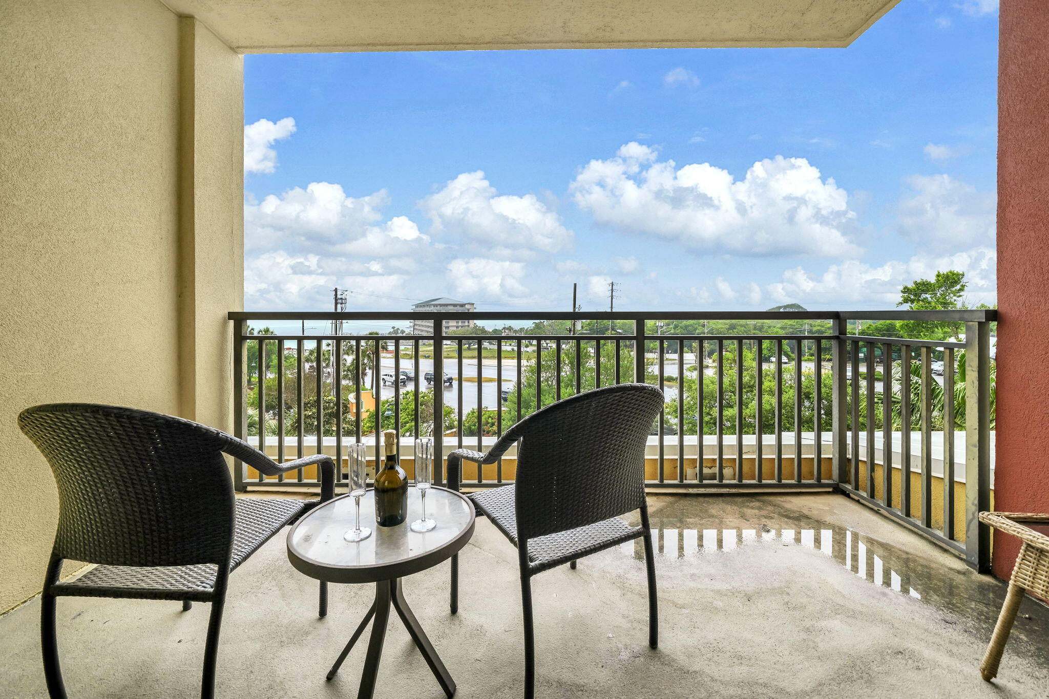 EMERALD GRANDE West - Residential