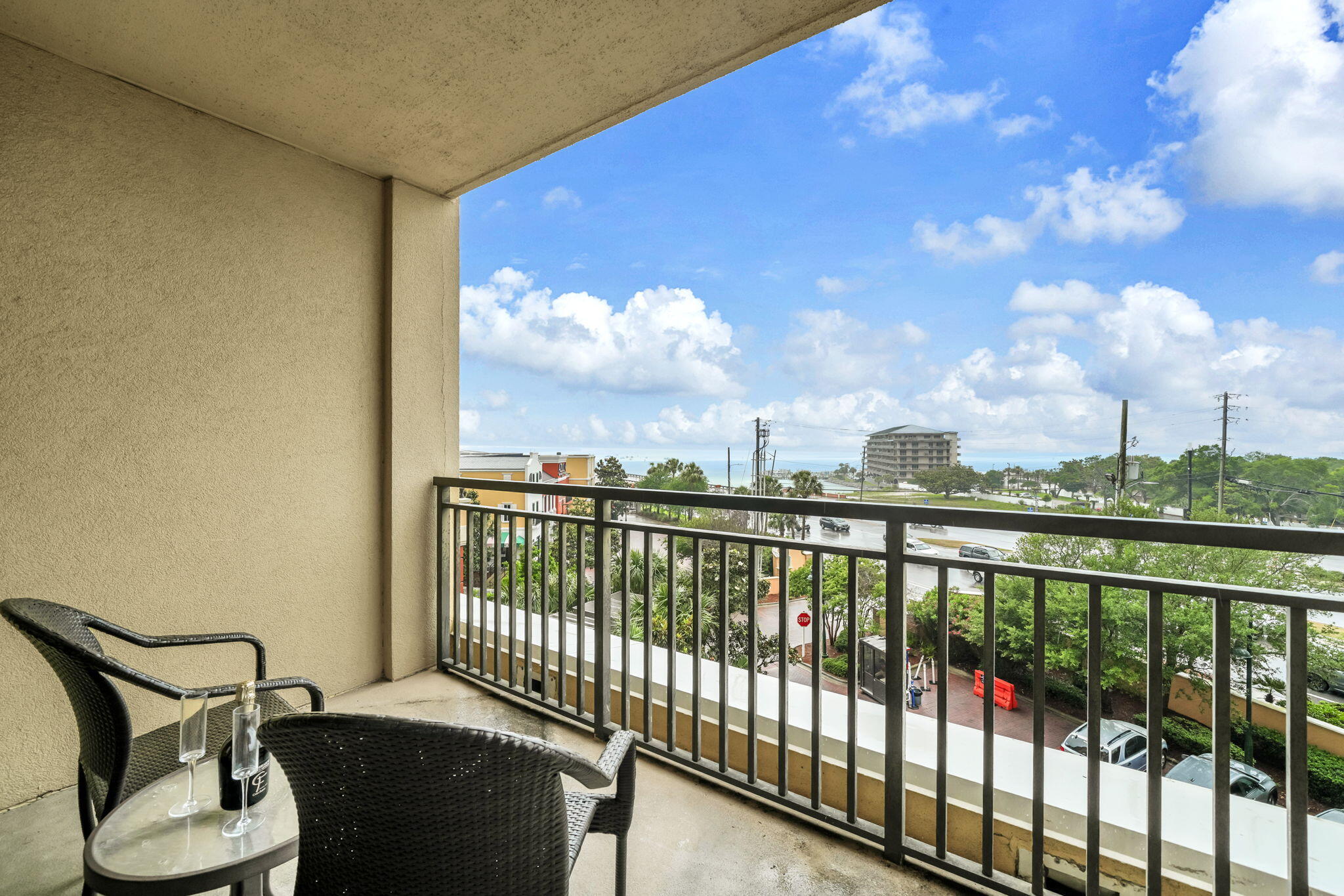EMERALD GRANDE West - Residential