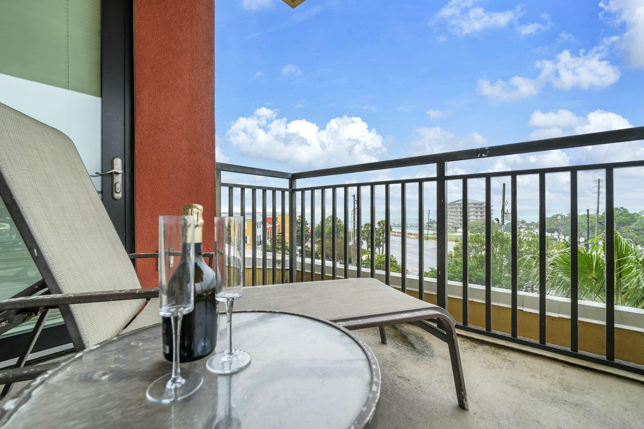 EMERALD GRANDE West - Residential