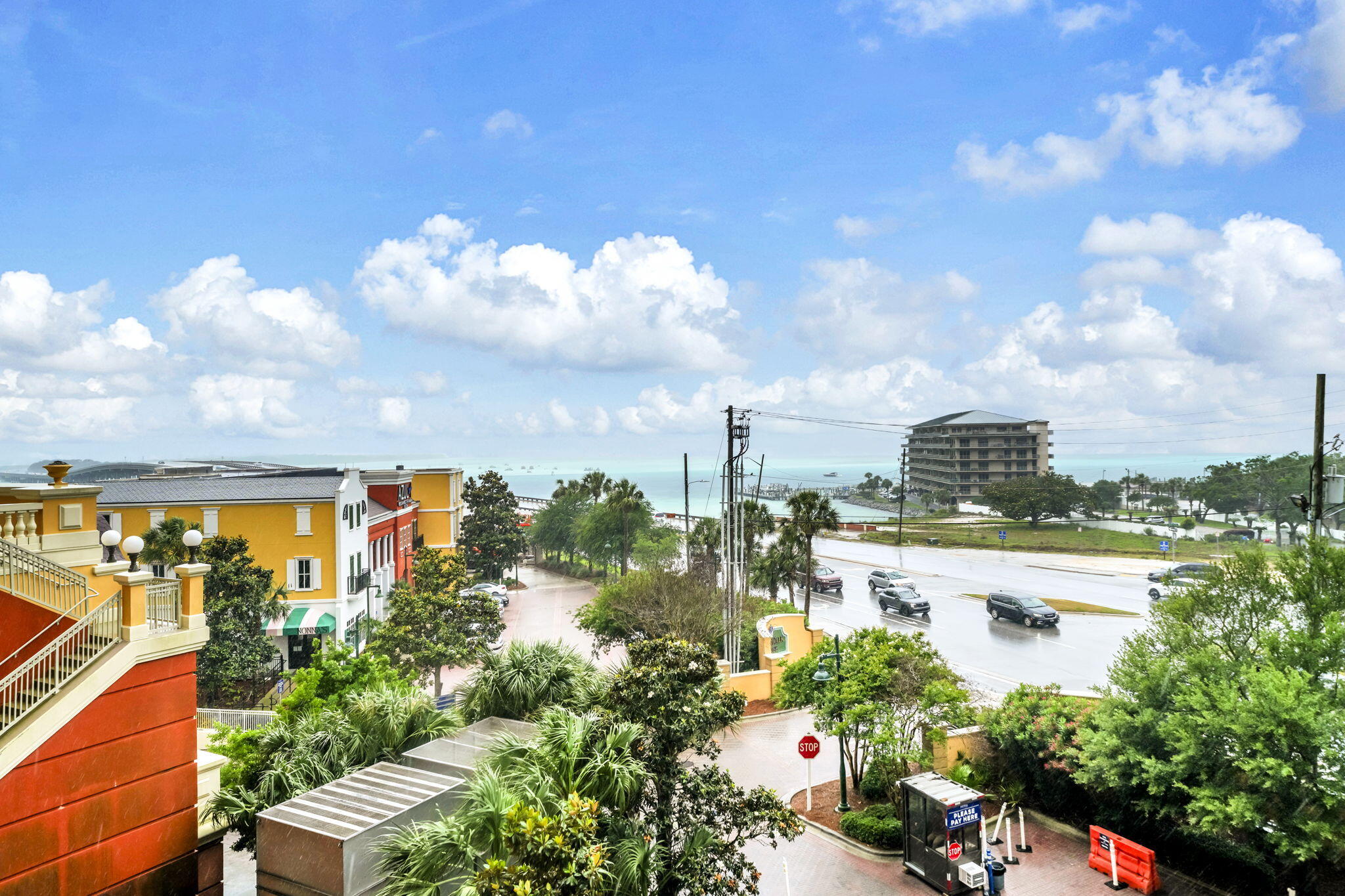 EMERALD GRANDE West - Residential