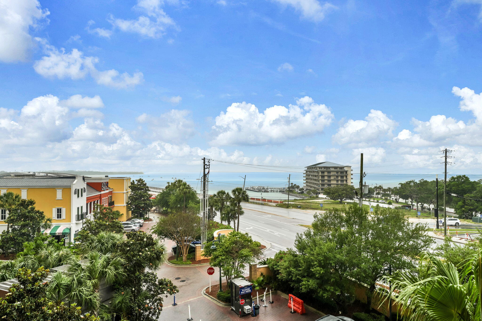 EMERALD GRANDE West - Residential