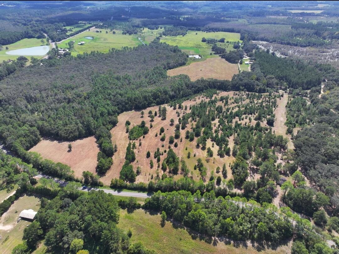 NO RECORDED SUBDIVISION - Land