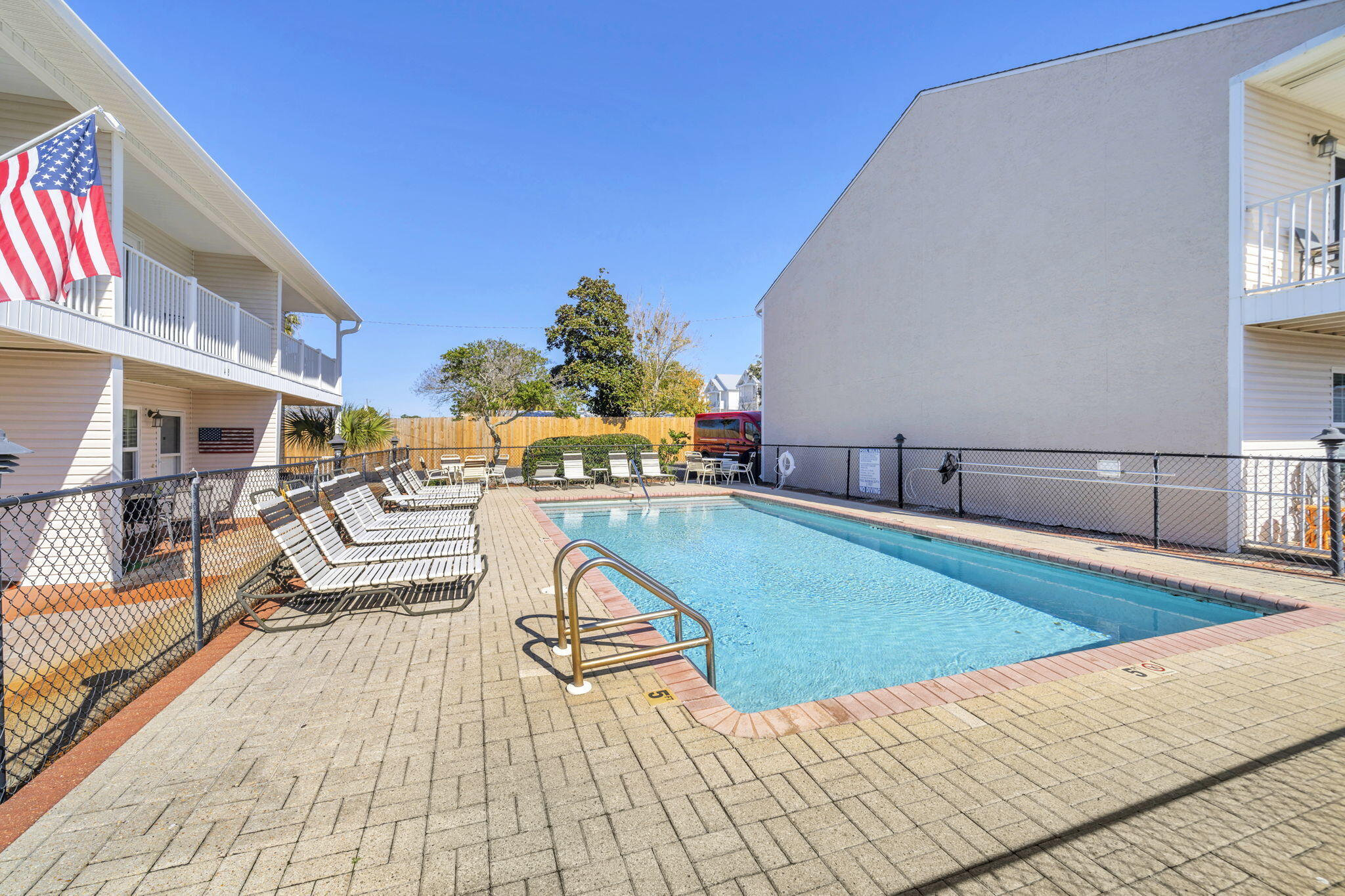 WOODLAND SHORES TOWNHOMES PHASE IV - Residential