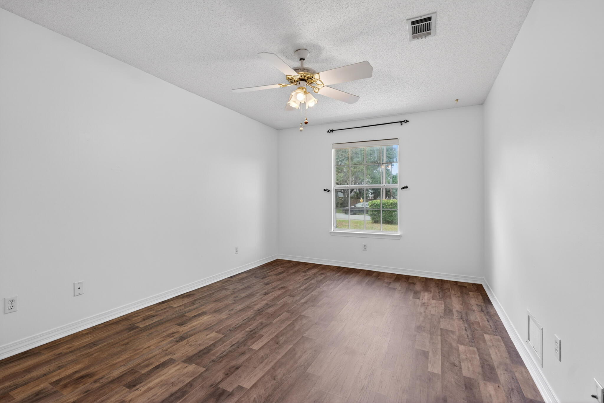 SHALIMAR COMMONS - Residential