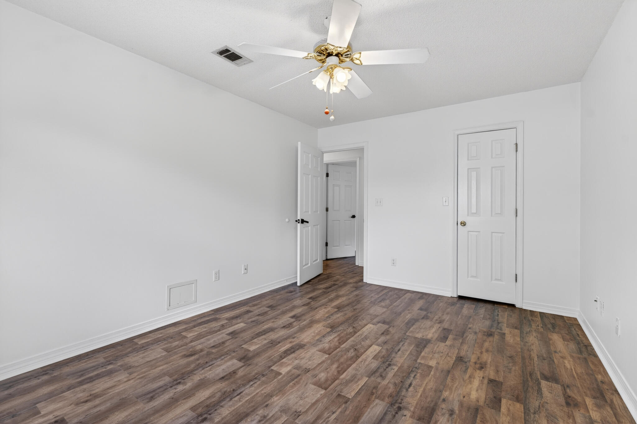 SHALIMAR COMMONS - Residential