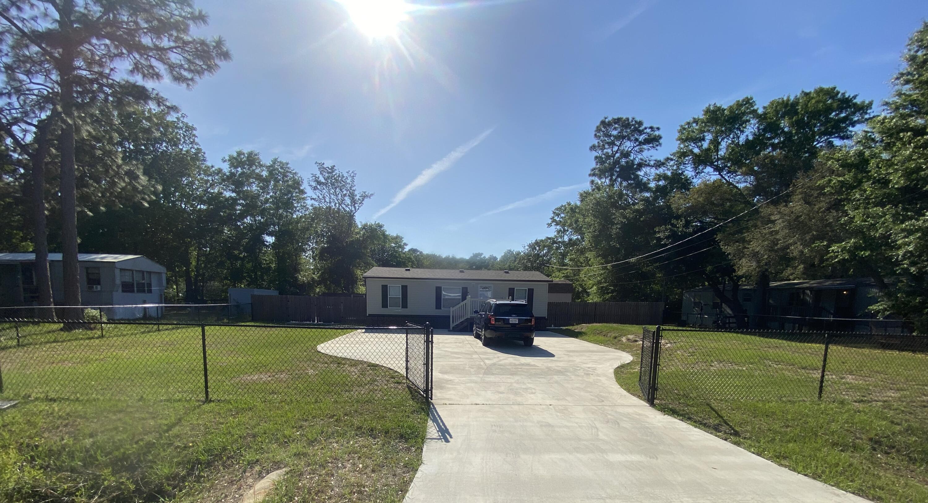 Holley Navarre - Residential Lease