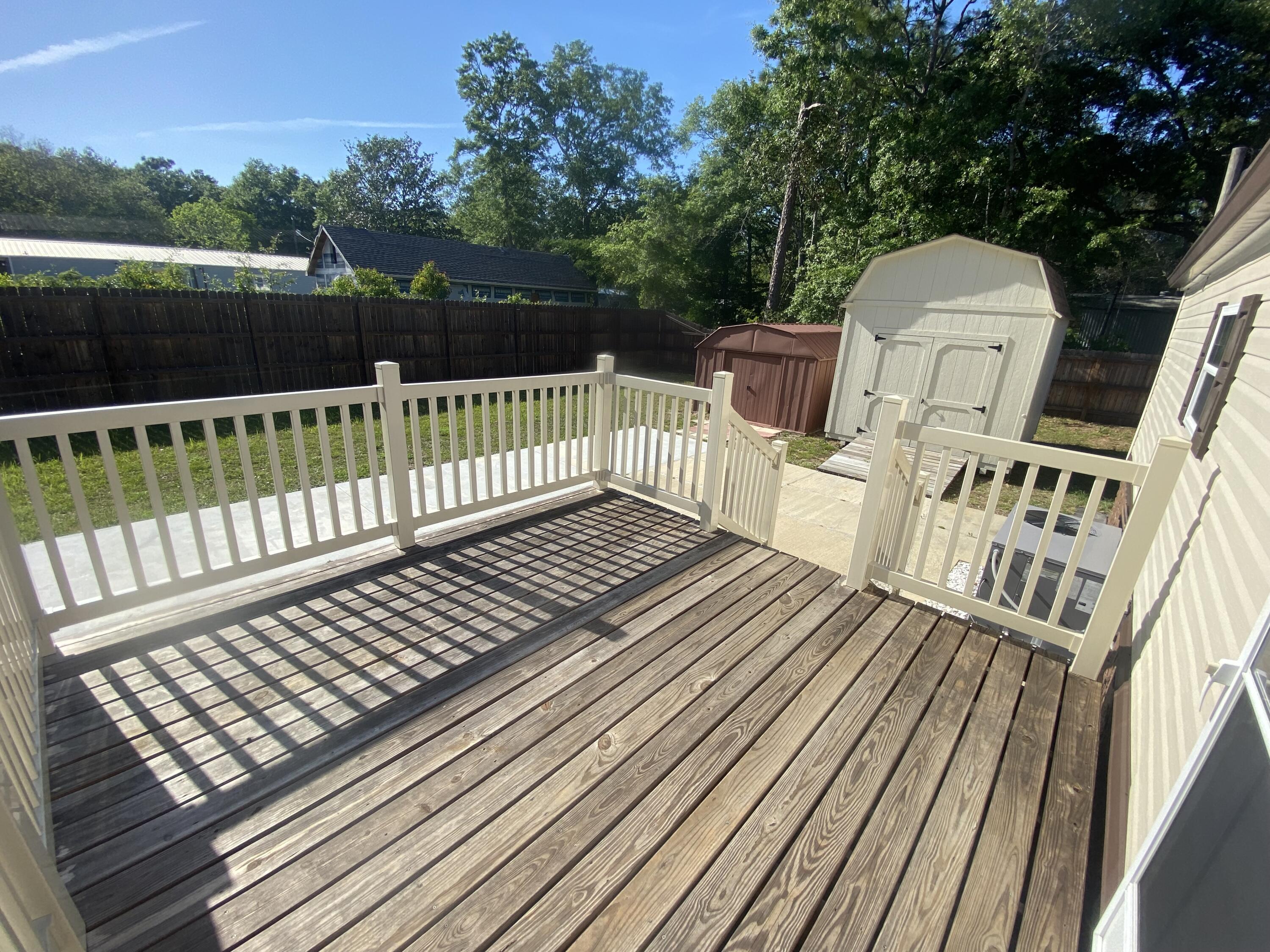 Holley Navarre - Residential Lease