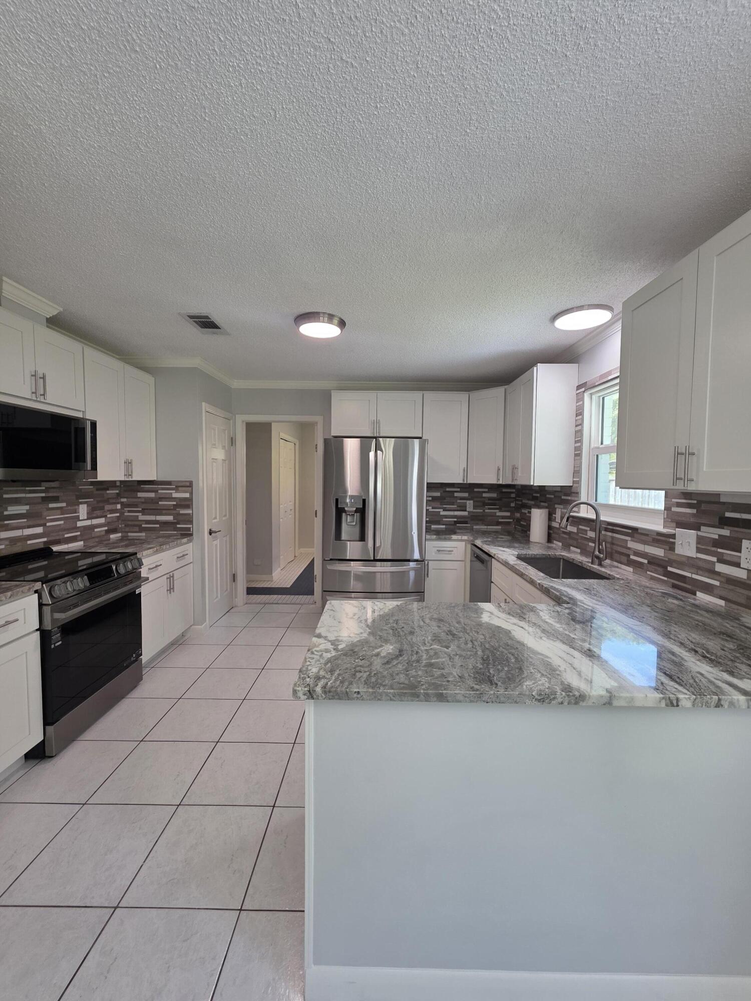 ALEXANDER HEIGHTS - Residential