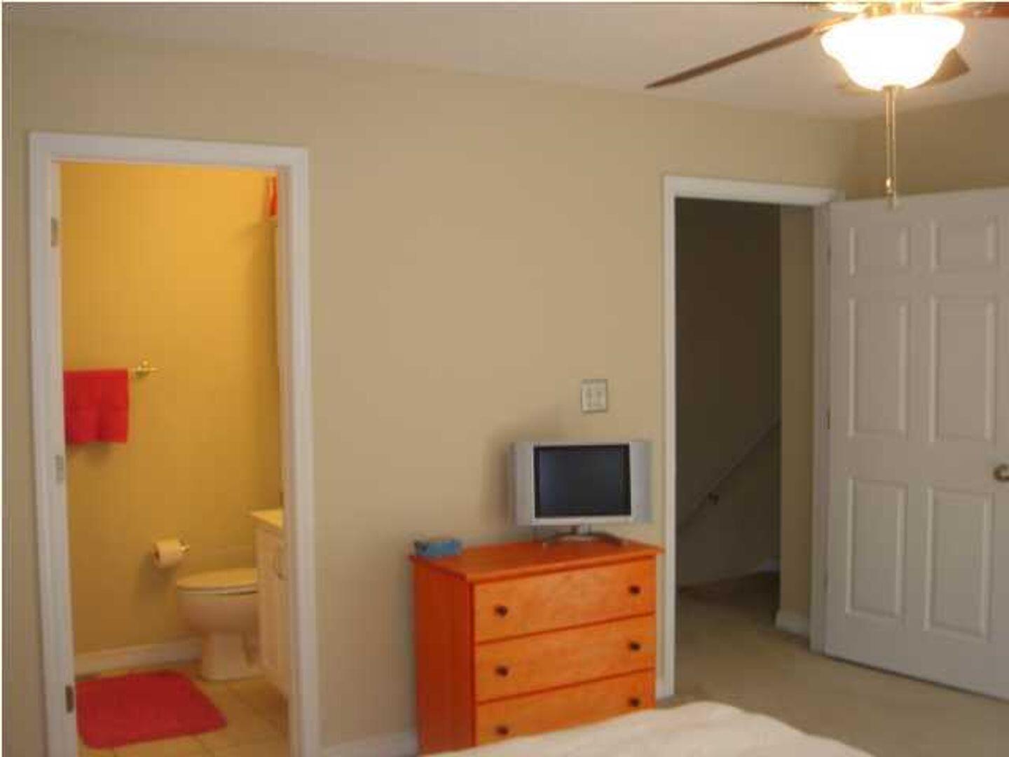 OAK PARK TOWNHOMES - Residential Lease