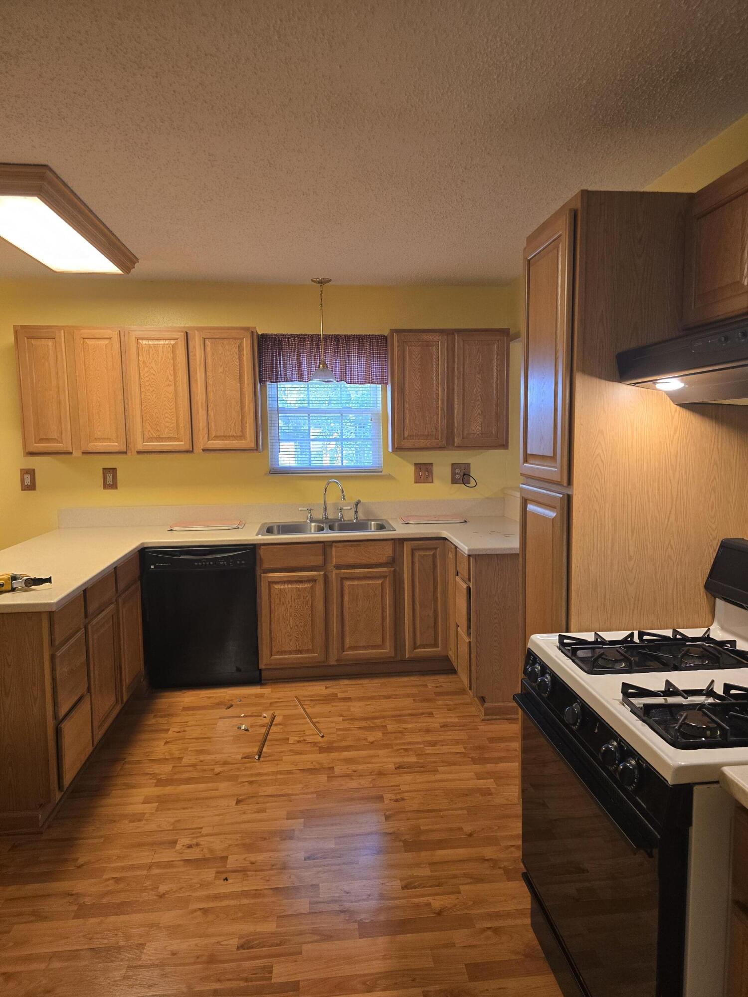 METES & BOUNDS - Residential Lease