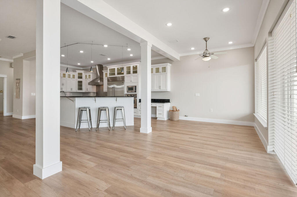 LIGHTHOUSE POINTE - Residential