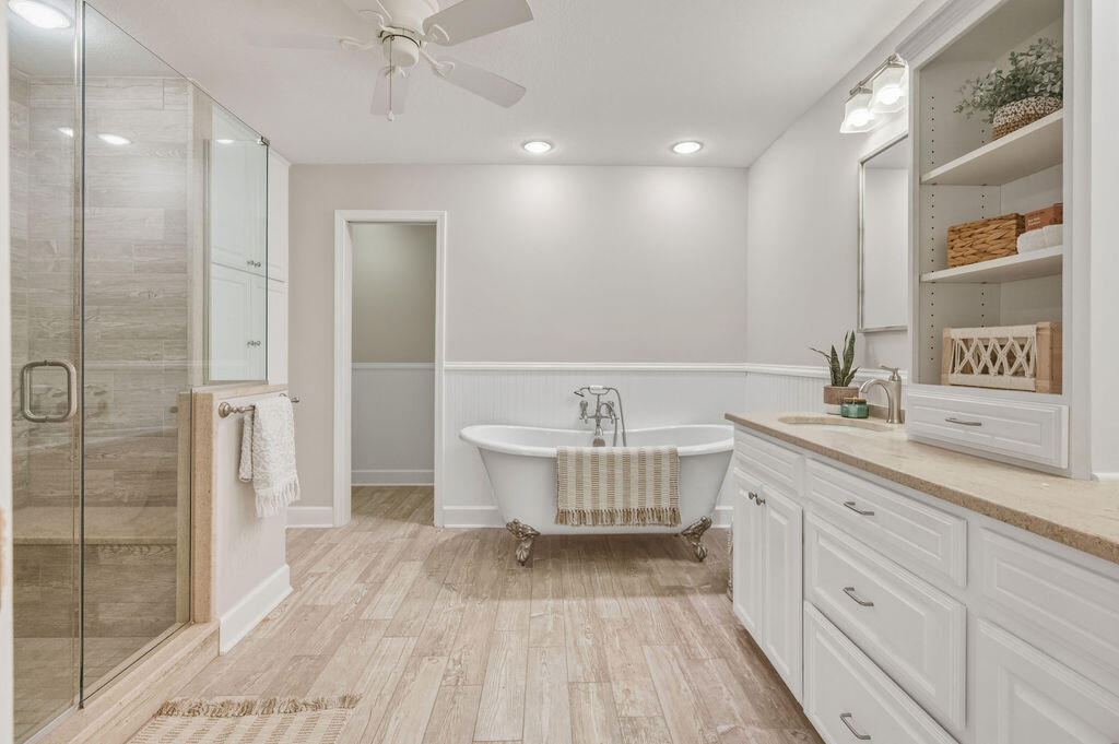 LIGHTHOUSE POINTE - Residential