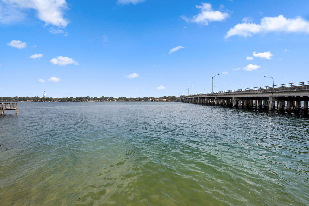 LIGHTHOUSE POINTE - Residential