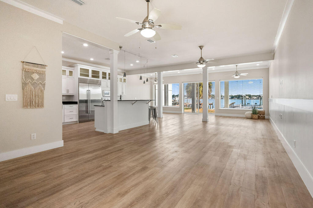 LIGHTHOUSE POINTE - Residential