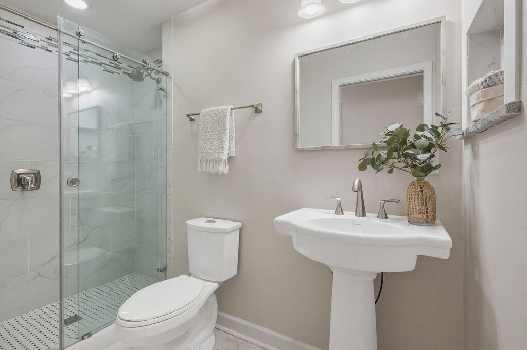 LIGHTHOUSE POINTE - Residential