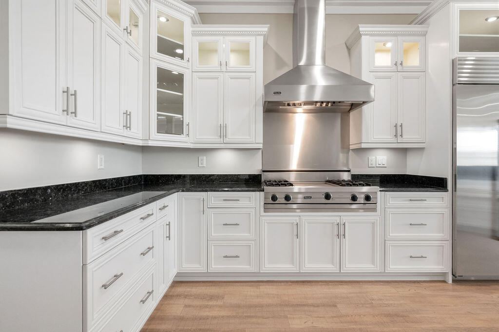 LIGHTHOUSE POINTE - Residential