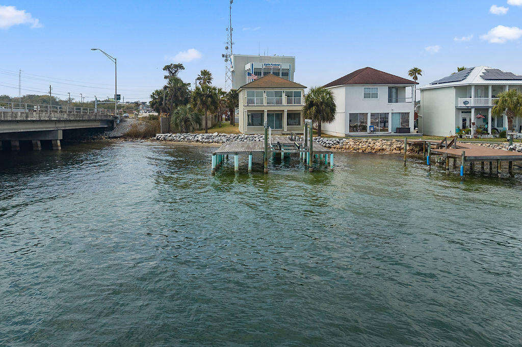 LIGHTHOUSE POINTE - Residential