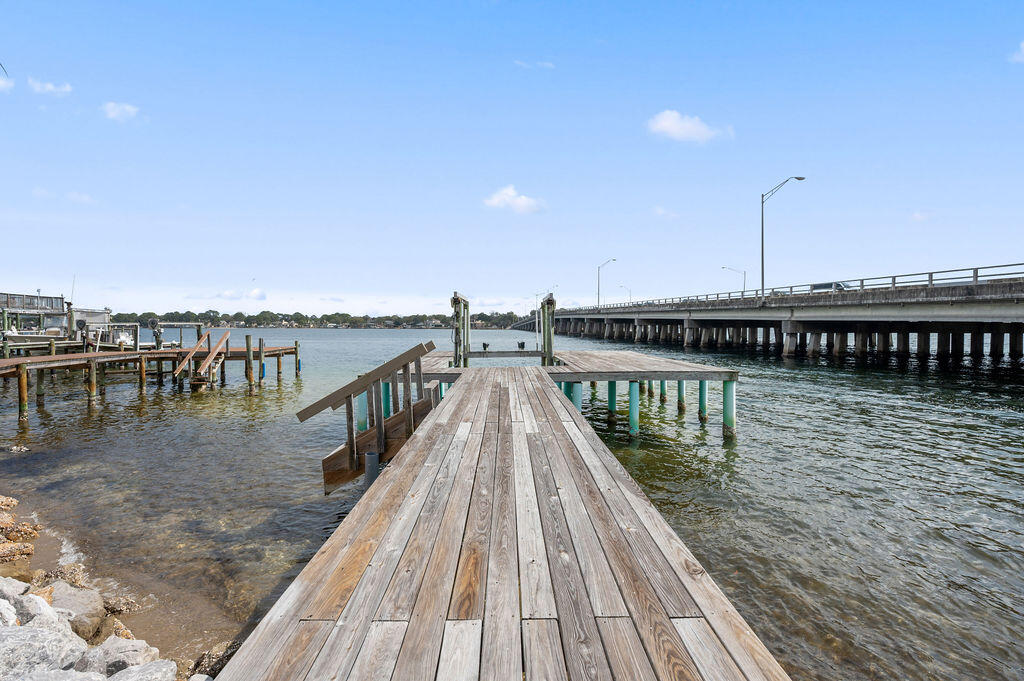 LIGHTHOUSE POINTE - Residential