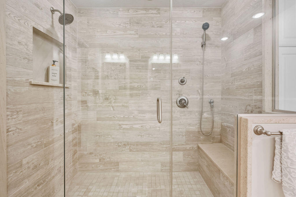 LIGHTHOUSE POINTE - Residential