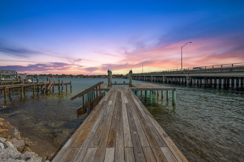 LIGHTHOUSE POINTE - Residential