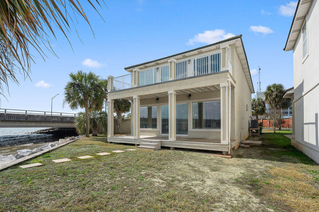 LIGHTHOUSE POINTE - Residential