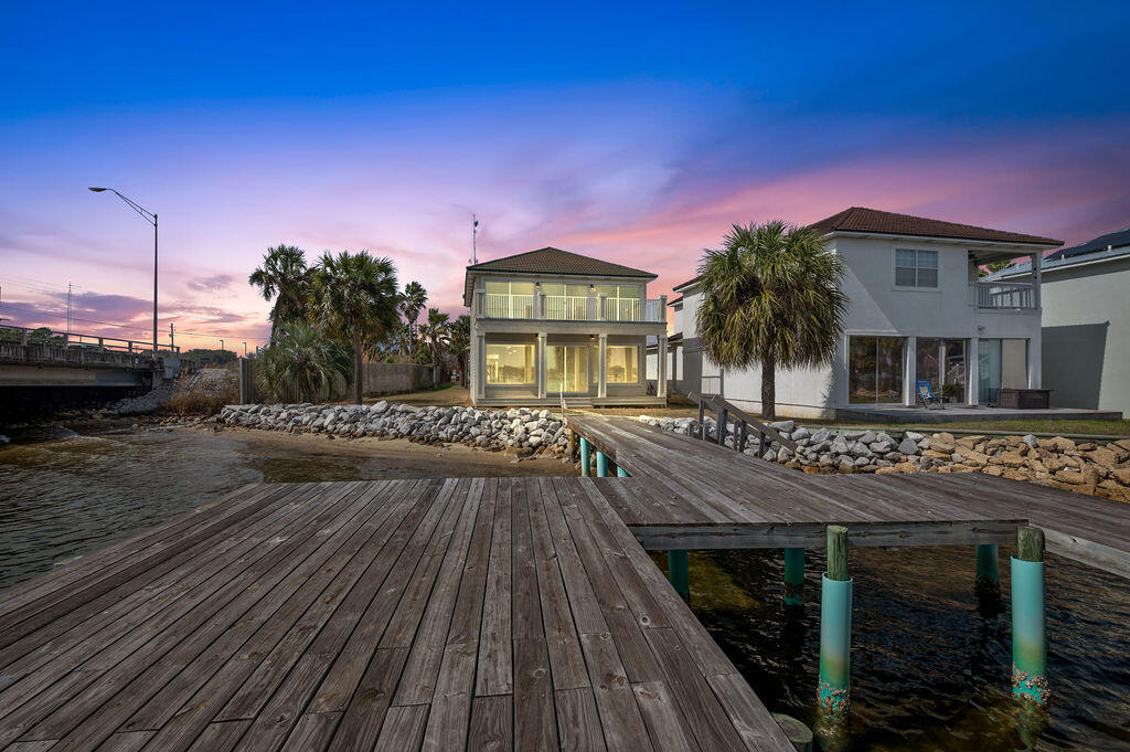 LIGHTHOUSE POINTE - Residential