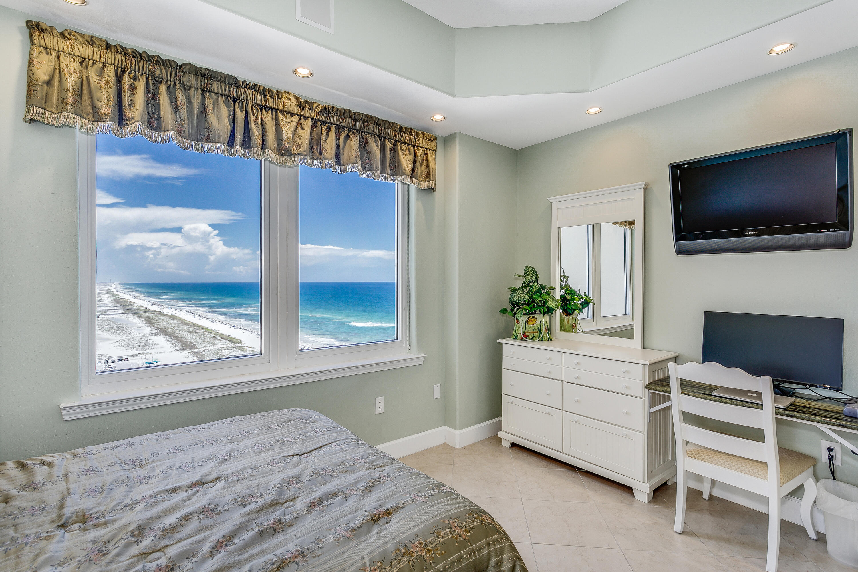 THE INN AT SUMMERWIND - Residential