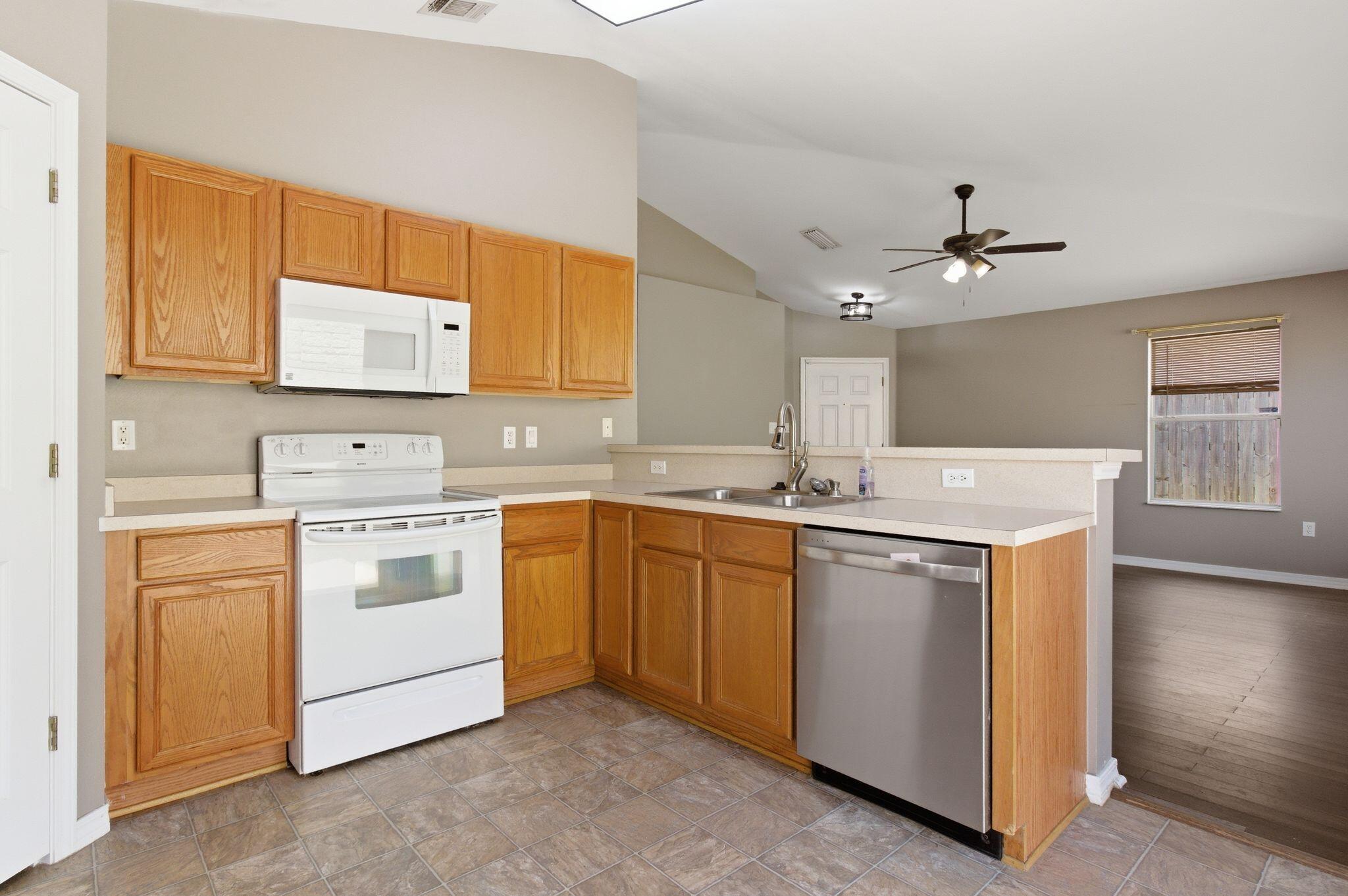 SOUTHWAY EST 2ND ADD LOT 19 BLK 1 - Residential Lease