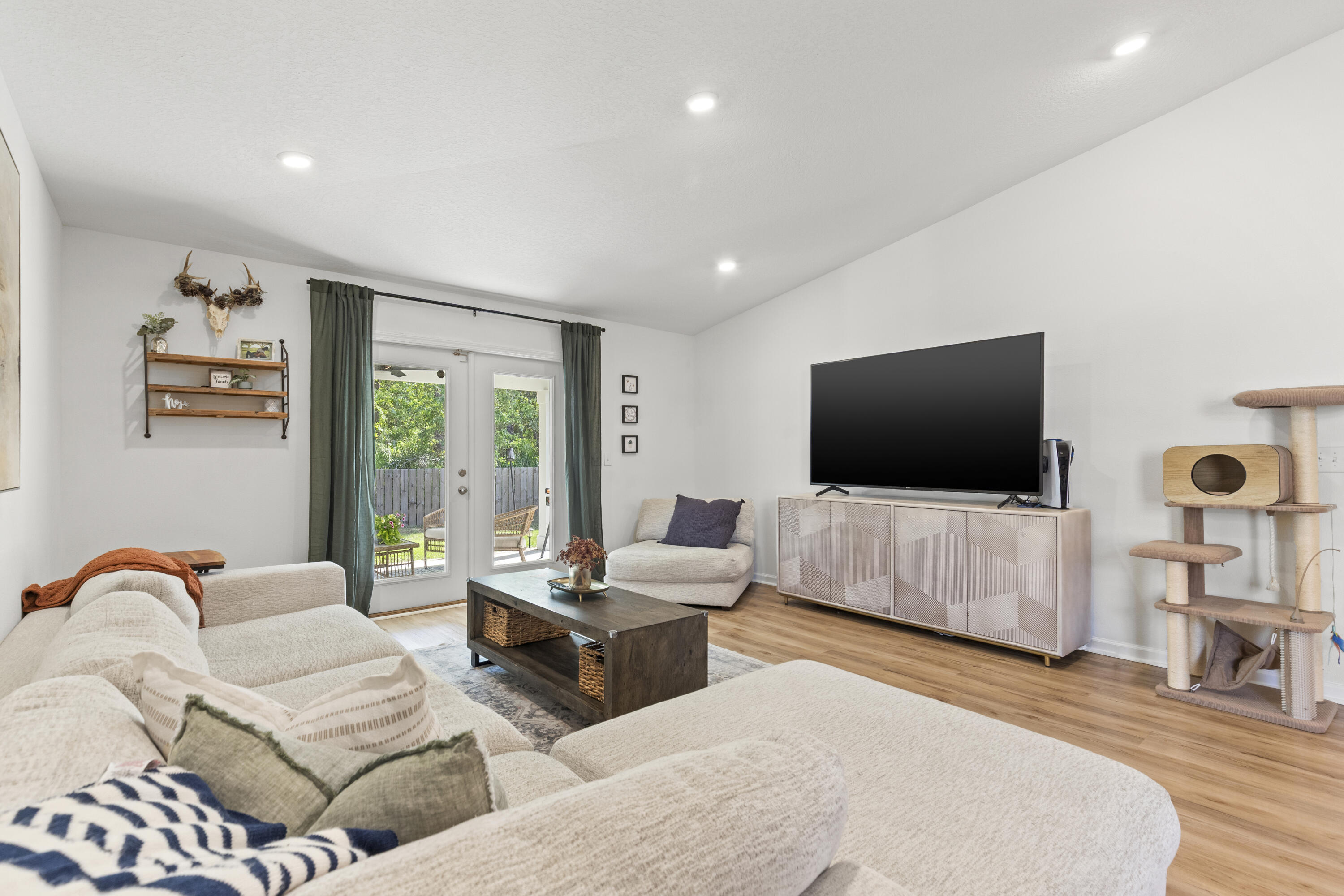 RIVERWALK - Residential