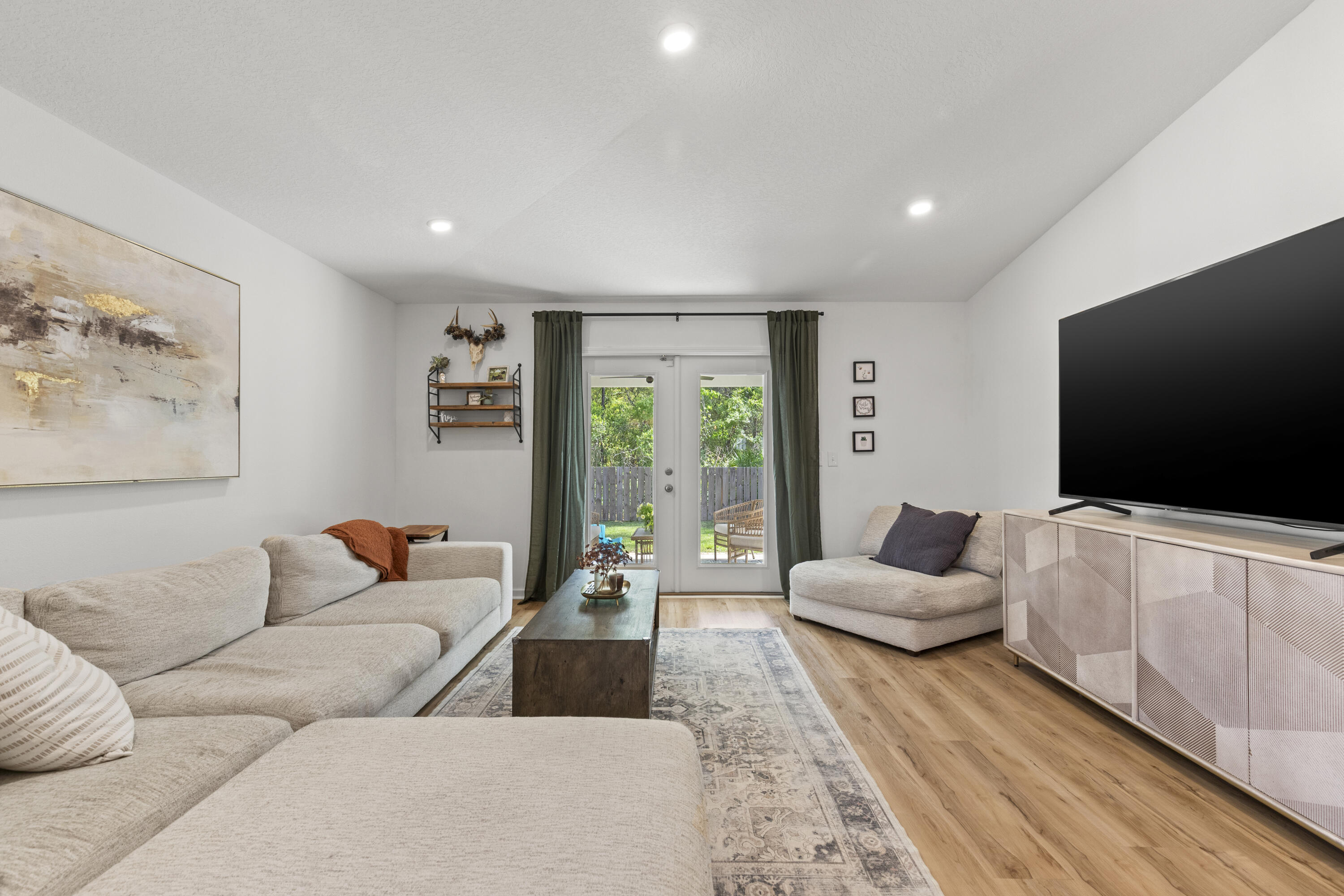 RIVERWALK - Residential