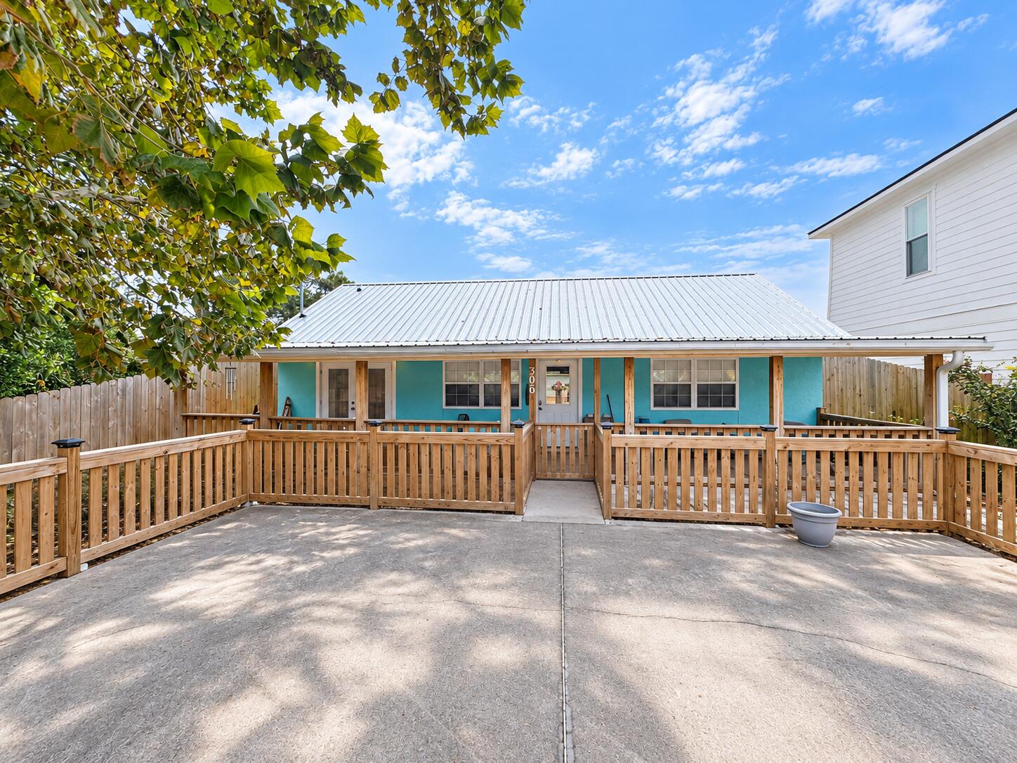 306 Malaga Place