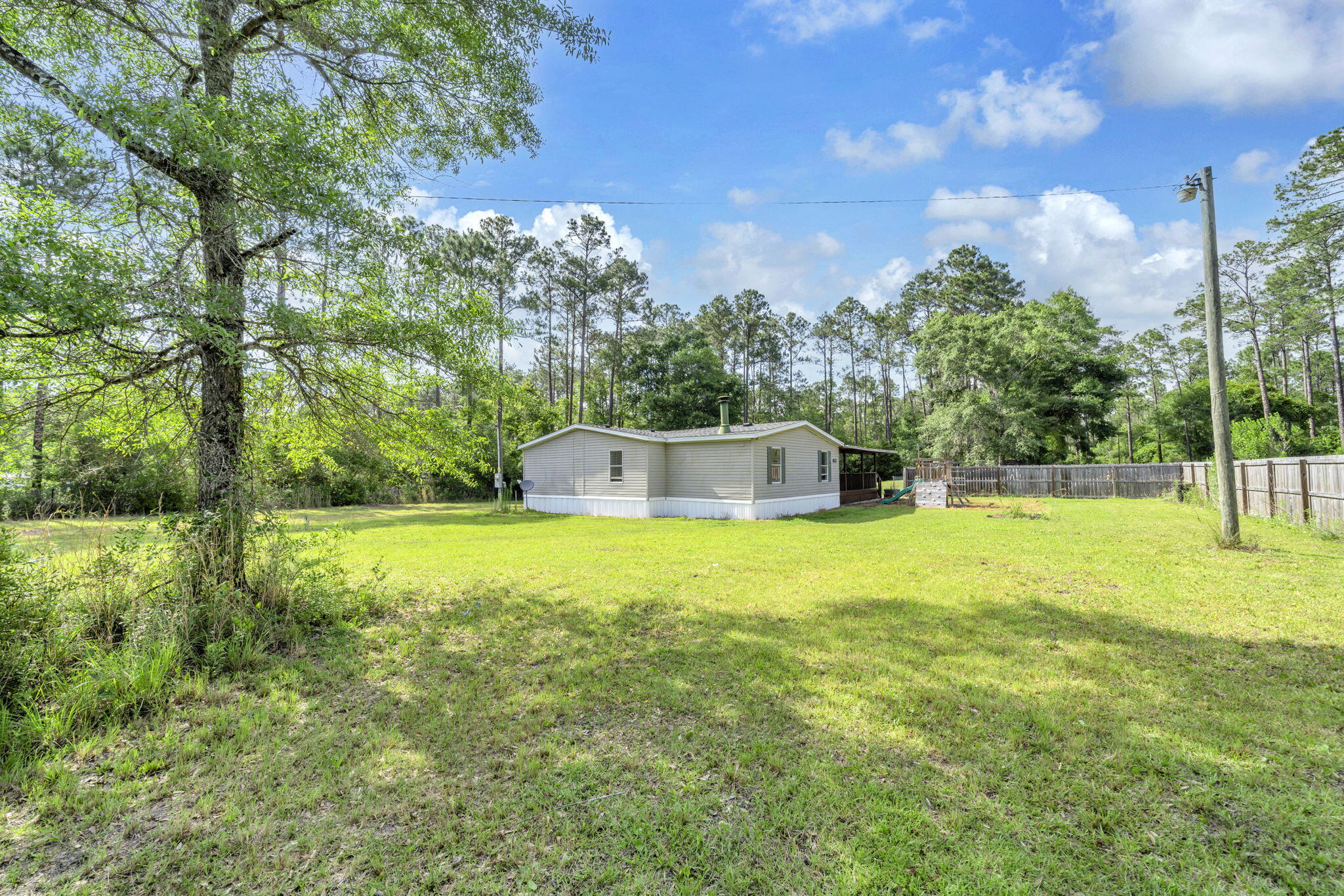 (LOT 6 BLK D MALLET PINES S/D UNREC) DESC AS: COM @ THE NW/C OF SEC 35; E 369.36FT ALONG SEC LINE, - Residential
