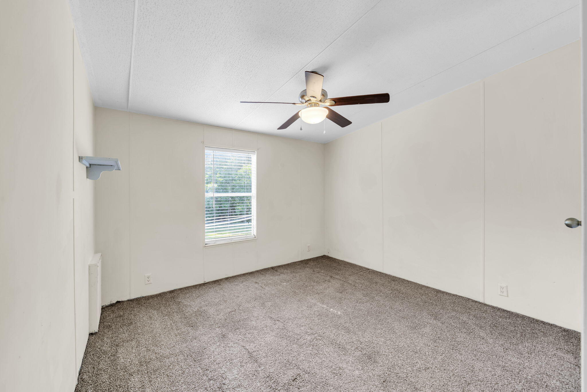 (LOT 6 BLK D MALLET PINES S/D UNREC) DESC AS: COM @ THE NW/C OF SEC 35; E 369.36FT ALONG SEC LINE, - Residential