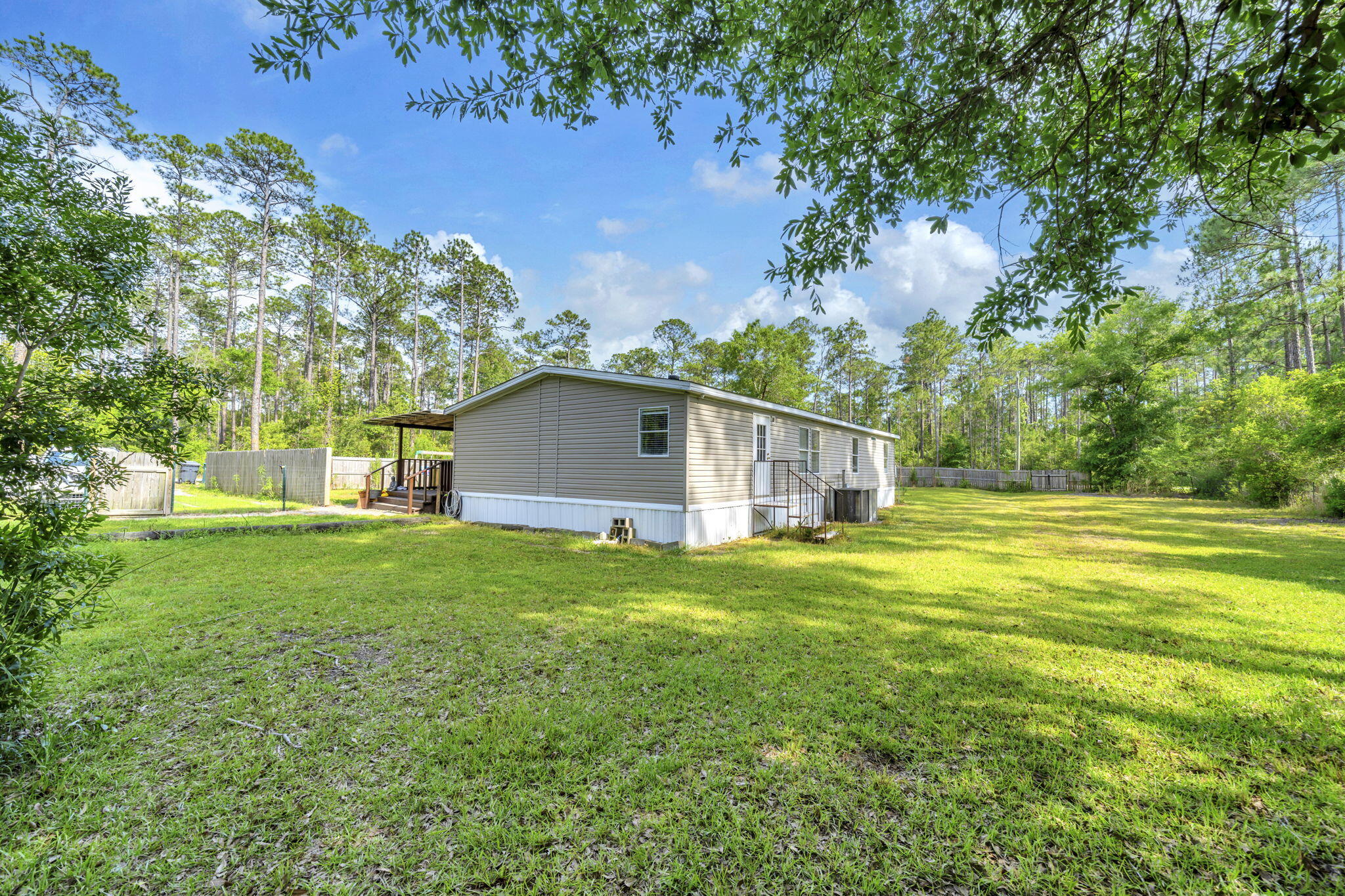 (LOT 6 BLK D MALLET PINES S/D UNREC) DESC AS: COM @ THE NW/C OF SEC 35; E 369.36FT ALONG SEC LINE, - Residential