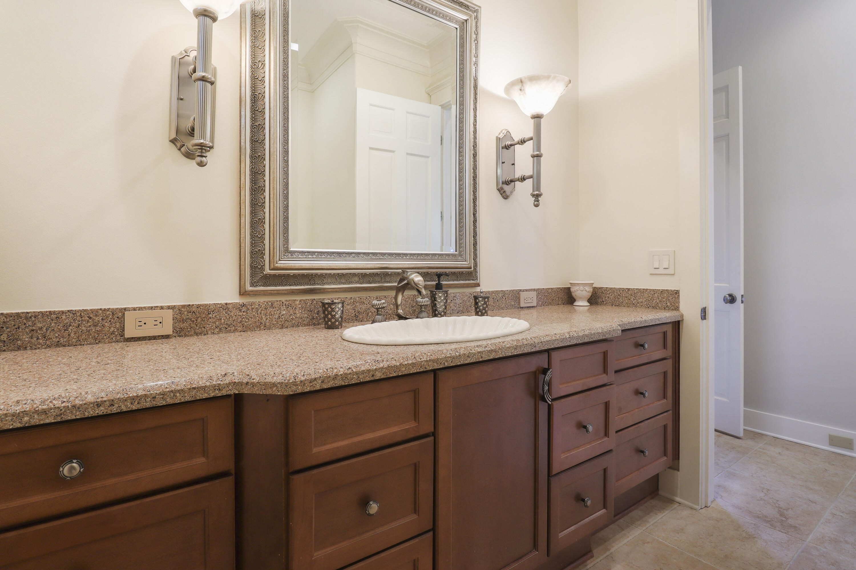 VILLAGE OF WHITE CLIFFS THE - Residential