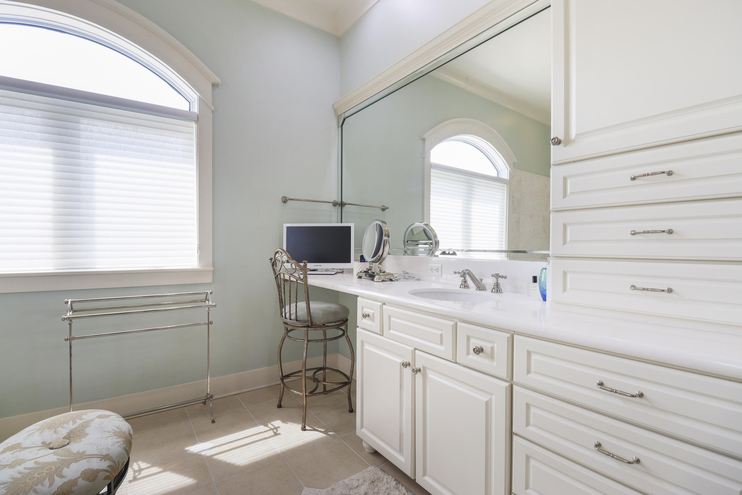 VILLAGE OF WHITE CLIFFS THE - Residential