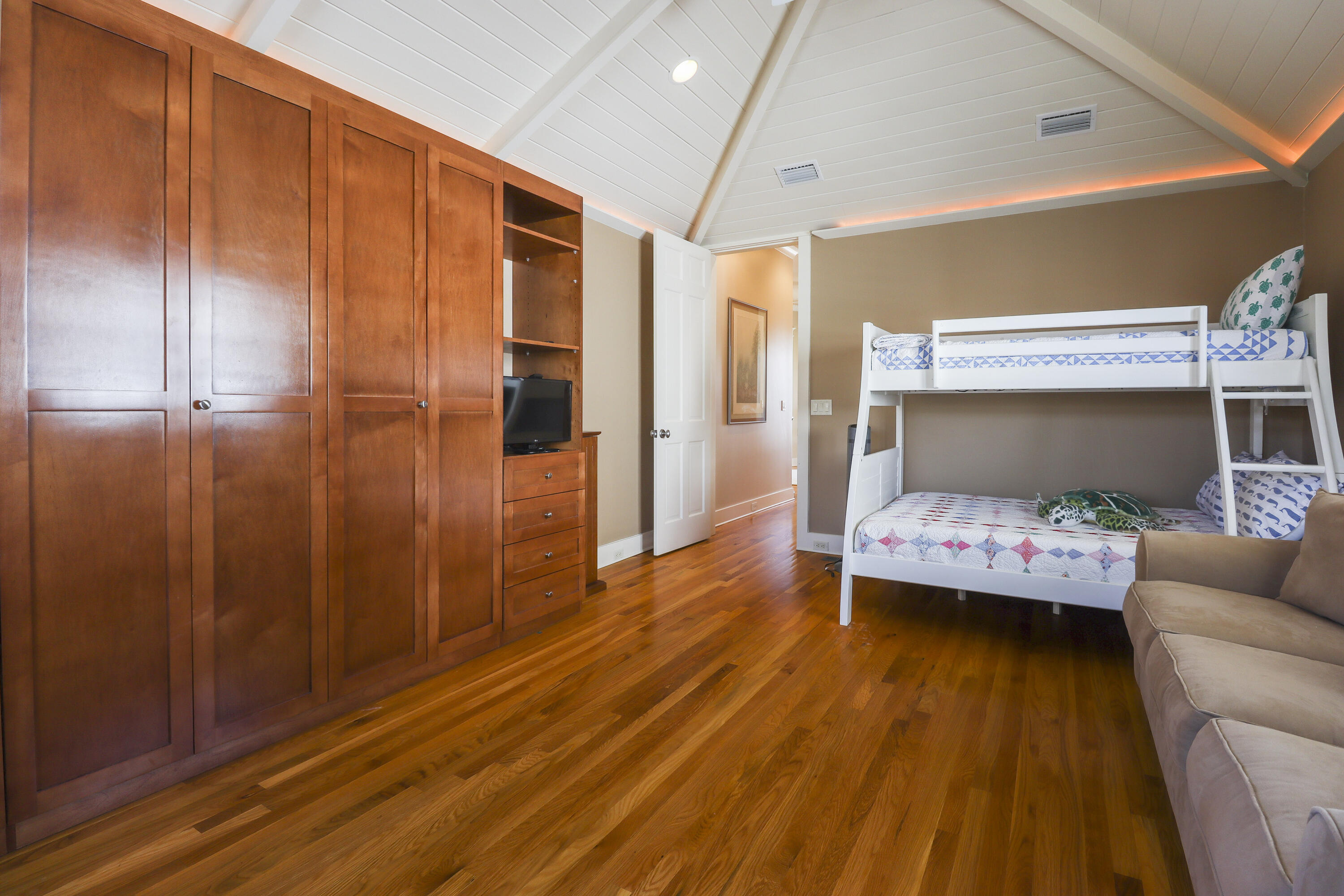 VILLAGE OF WHITE CLIFFS THE - Residential