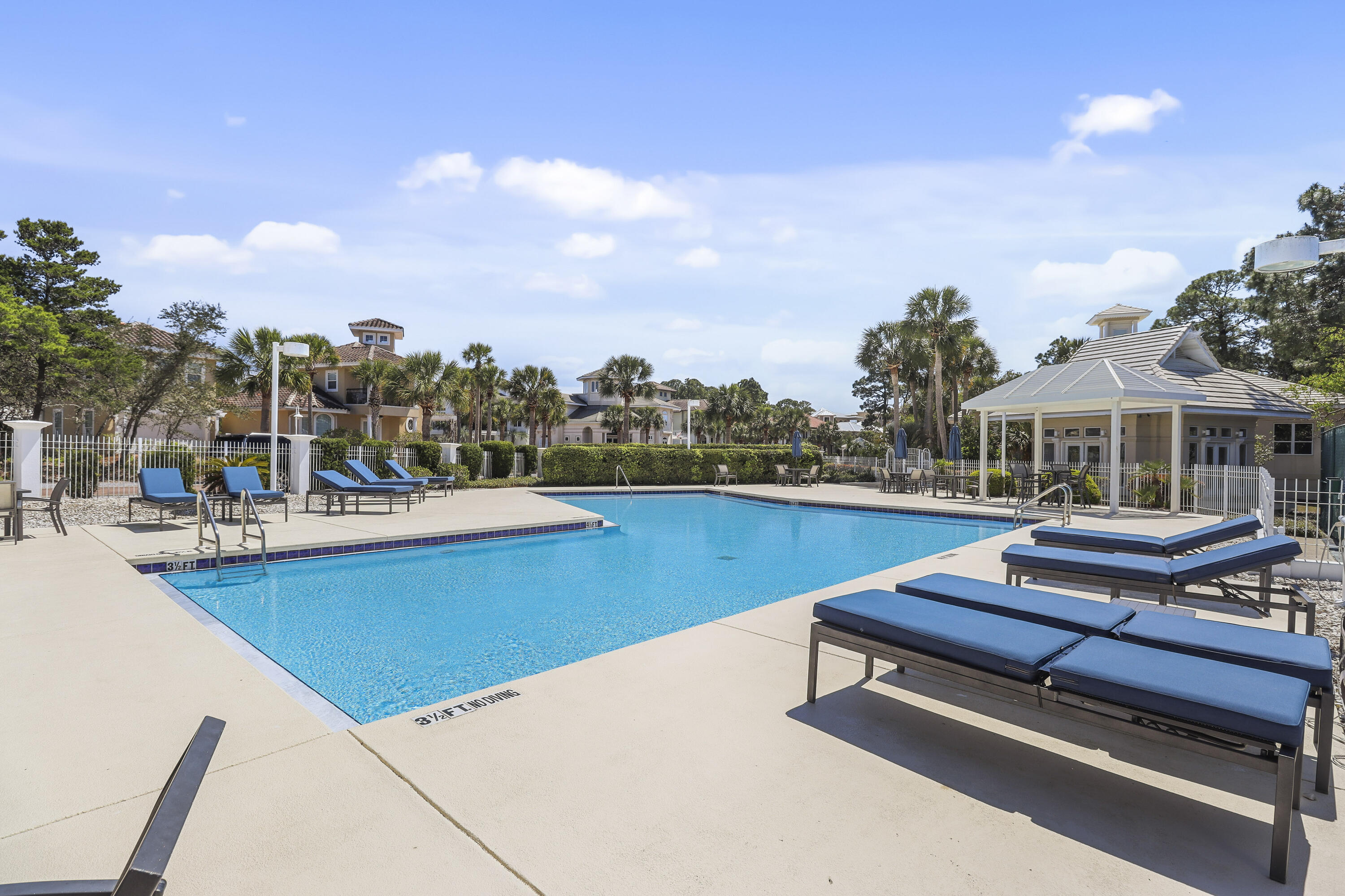 VILLAGE OF WHITE CLIFFS THE - Residential