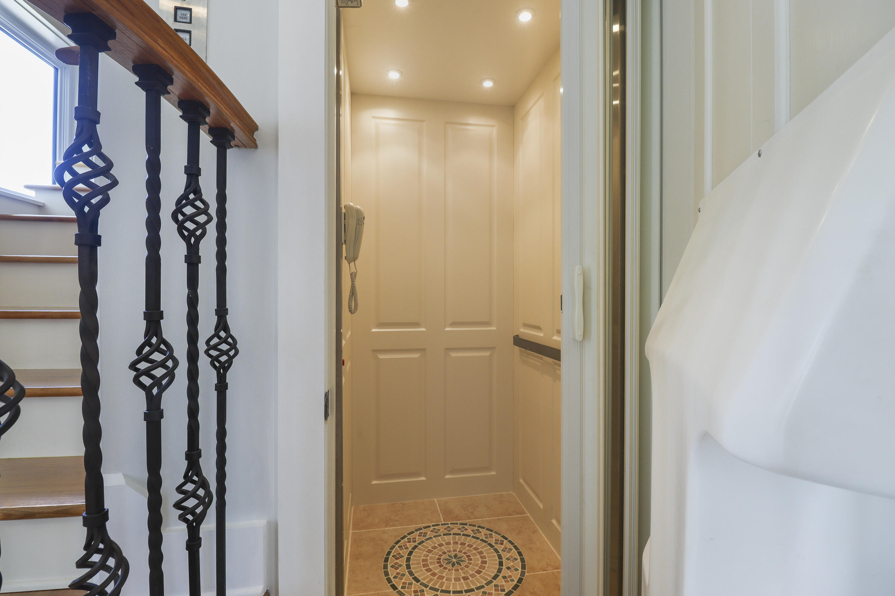 VILLAGE OF WHITE CLIFFS THE - Residential